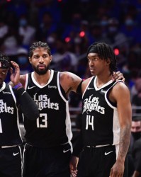  快船乔治复出首战砍下28+8+6  