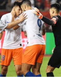  曼联争议红牌引热议，B费染红离场球队惨遭绝杀  