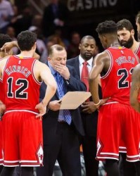  巴特勒关键球热火险胜尼克斯  