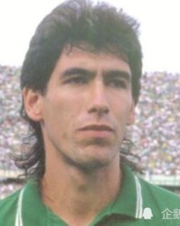  梅斯德比战万人空巷激情四射  