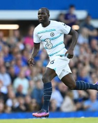  切尔西新帅首秀失利，布莱顿爆冷登顶积分榜  