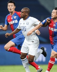  罗德兹门将神勇三连扑，力保球门不失带走宝贵一分