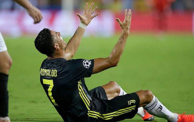  南特队长终场前染红引发球迷冲突  