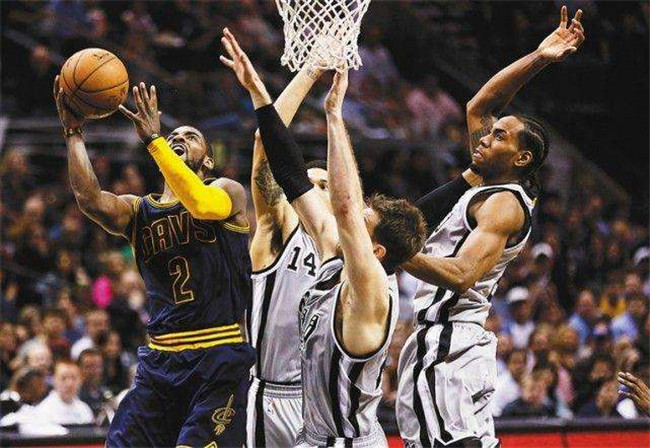  詹姆斯复出砍下30分率队逆转  